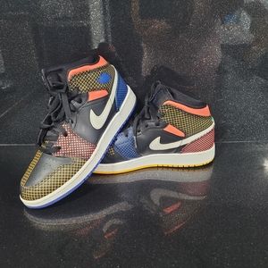 Jordan 1 Mid MMD size 7Y